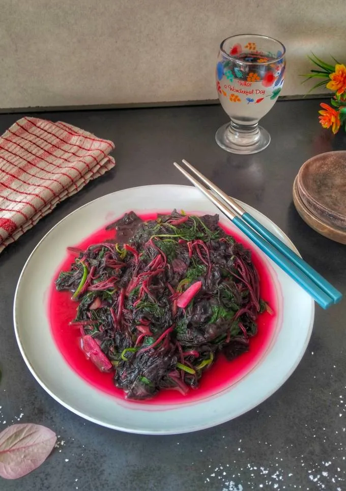 Foto sajian resep Resep Tumis Bayam Sehat & Cepat, Nutrisi Terjaga!